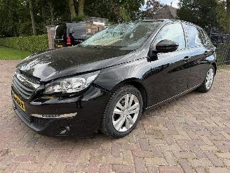 Voiture accidenté Peugeot 308 1.2 PureTech Blue Lease Executive 2016/10