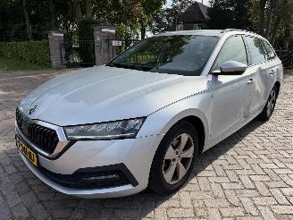 Damaged car Skoda Octavia Combi 1.0 TSI Ambition 2021/3