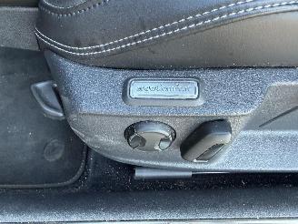 Volkswagen Passat Variant 2.0 TDI Connected Series Plus picture 15