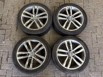 krockskadad bil auto Volkswagen Golf R-Line 4xvelg (originele) 2013/1
