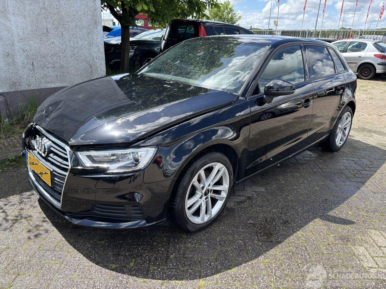 Audi A3 Sportback 1.0 tfsi airco/lm velgen