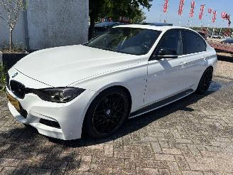 damaged passenger cars BMW 3-serie 320d clima 2014/5