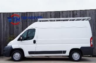 Vaurioauto  passenger cars Peugeot Boxer 2.2 HDi L2H2 Airco Cruise 3-Persoons Trekhaak 96KW Euro 5 2014/1