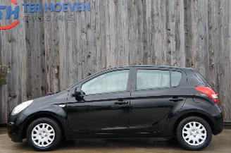 Unfallwagen Hyundai I-20 1.2 Airco Camera Isofix 5-Persoons 57KW Euro 5 2011/2