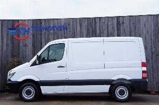 Damaged car Mercedes Sprinter 313 CDi L1H1 Airco Camera 2-Persoons Trekhaak 95KW Euro 5 2015/2