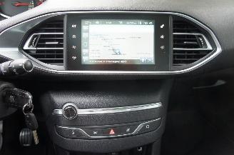 Peugeot 308 SW Active 1.2 Pure Tech Airco Navi Pano Cruise 81KW Euro 6 picture 13
