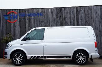 Schadeauto Volkswagen Transporter T6 2.0 TDi L1H1 Edition-Pakket Airco Cruise Trekhaak 84KW Euro 6 2017/6