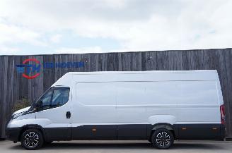 Damaged car Iveco Daily 35S18 3.0 HPi L5H2 Hi-Matic Airco Navi ACC LED 132KW Euro 6 2021/7