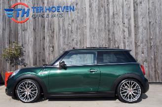 Vaurioauto  passenger cars Mini Cooper S SD F56 Automaat Airco Navi Cruise Pano Stoelverwarming 125KW Euro 6 2015/3