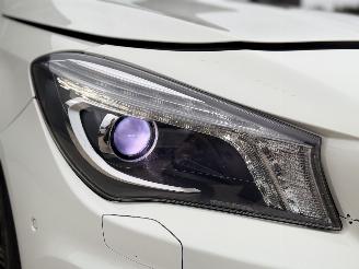 Mercedes Cla-klasse 180 Shooting Brake AMG-Line Panorama Unfall picture 35