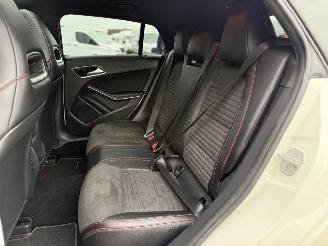 Mercedes Cla-klasse 180 Shooting Brake AMG-Line Panorama Unfall picture 15
