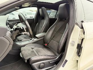 Mercedes Cla-klasse 180 Shooting Brake AMG-Line Panorama Unfall picture 13