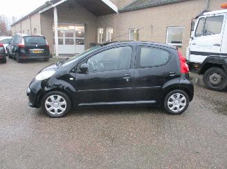 Peugeot 107 1.0-12V XS AIRCO picture 4