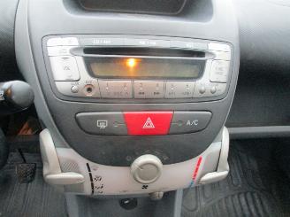 Peugeot 107 1.0-12V XS AIRCO picture 14