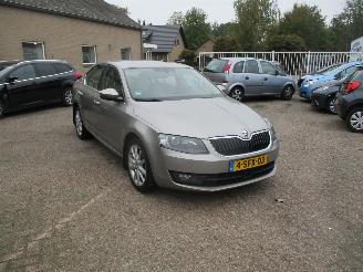 skadebil auto Skoda Octavia 1.2 TSI Grt Eleg Bns REST BPM 300 EURO !!!! 2013/9