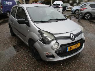 Damaged car Renault Twingo 1.2-16v Authentique LPG 2012/11