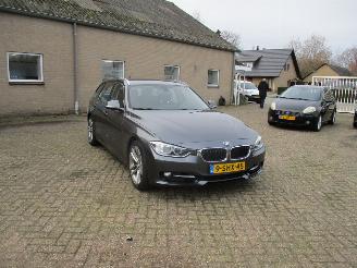 Auto incidentate BMW 3-serie 320i High Ececutive Touring REST BPM 800 EURO !!!! 2013/9