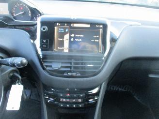 Peugeot 208 1.2 VTi Envy 5drs picture 18