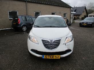 Lancia Ypsilon 0.9 TwinAir Gold picture 2
