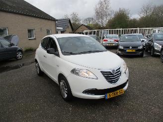skadebil auto Lancia Ypsilon 0.9 TwinAir Gold 2014/3