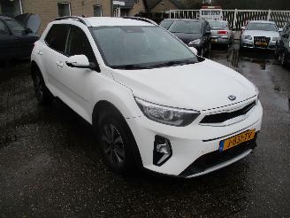 Voiture accidenté Kia Stonic 1.0 T-GDi MHEV Dyn+L REST BPM €1000,-!!! 2020/10