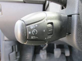 Peugeot 207 1.4 VTi Cool \'n Blue picture 23