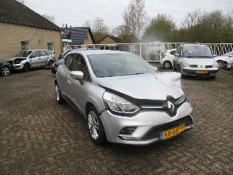 Damaged car Renault Clio 0.9 TCe Zen 2017/1