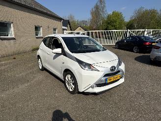 Schadeauto Toyota Aygo 1.0 VVT-i x-pure 2016/1