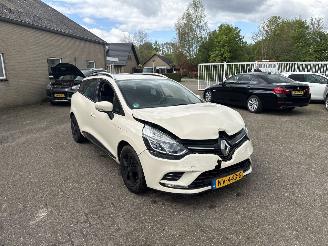 Voiture accidenté Renault Clio 0.9 TCe Zen REST BPM €500,-!!! 2017/5