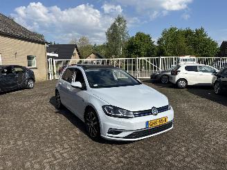 Vaurioauto  passenger cars Volkswagen Golf 1.5 TSI Highline REST BPM €500,-!!! 2019/6