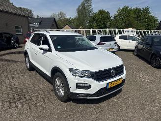 Vaurioauto  passenger cars Volkswagen T-Roc 1.5 TSI Style Business REST BPM €1500,-!!! 2020/1