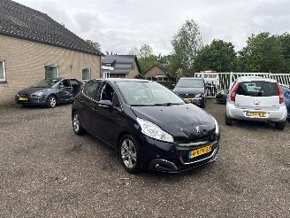 krockskadad bil auto Peugeot 208 1.6 VTi Allure REST BPM €800,-!!! 2013/7