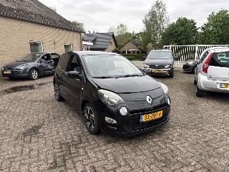 krockskadad bil auto Renault Twingo 1.2 16V Collection 2012/9