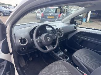 Volkswagen Up! 1.0 move up! BlueMotion picture 17