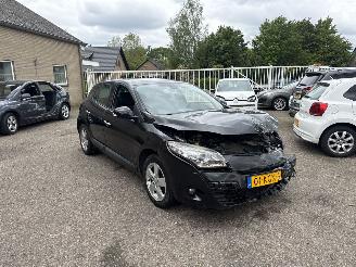 Voiture accidenté Renault Mégane 2.0 Dynamique 2009/11