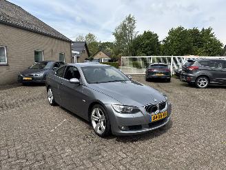 Schadeauto BMW 3-serie 320i Introduction 2007/5
