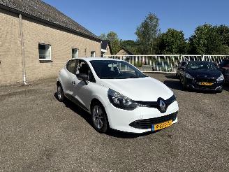uszkodzony samochody osobowe Renault Clio 0.9 TCe Authentique 2014/1