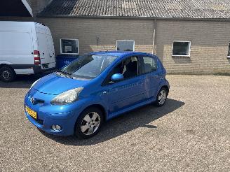 Toyota Aygo 1.0-12V Dynamic Blue picture 3