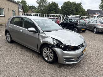 Damaged car Volkswagen Golf 1.0 TSI Business Edition Connected  REST BPM €300,-!!! 2016/1