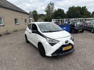 uszkodzony samochody osobowe Toyota Aygo 1.0 VVT-i x 2020/3