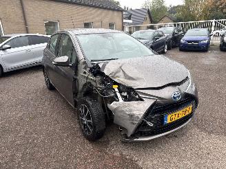 Unfallwagen Toyota Yaris 1.5 Hybrid Dynamic AUT 2019/9