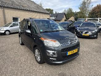 damaged passenger cars Citroën C3 picasso 1.6 VTi Exclusive AUT REST BPM €700,-!!! 2014/7