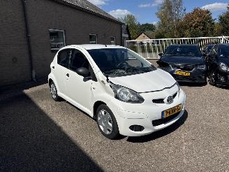 krockskadad bil auto Toyota Aygo 1.0-12V Cool 2011/1