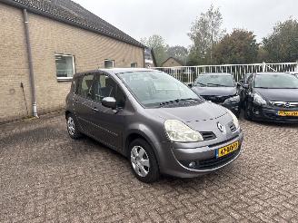 Vaurioauto  passenger cars Renault Modus 1.2 TCE Night & Day REST BPM €200,-!!! 2012/6