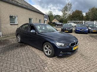 krockskadad bil auto BMW 3-serie 320d EDE High Exec. 2014/4
