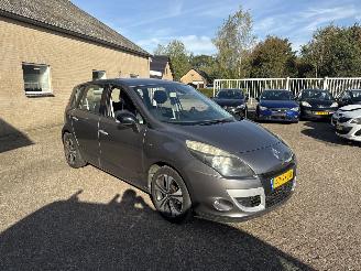 Coche accidentado Renault Scenic 2.0 Bose AUTOMAAT REST BPM €400,-!!! 2011/6