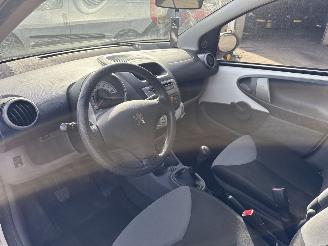 Peugeot 107 1.0-12V XR AIRCO picture 20