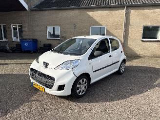 Peugeot 107 1.0-12V XR AIRCO picture 3