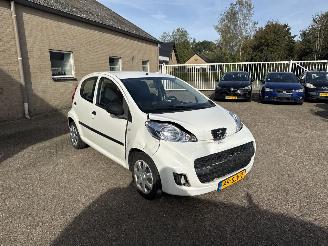 Damaged car Peugeot 107 1.0-12V XR AIRCO 2011/12