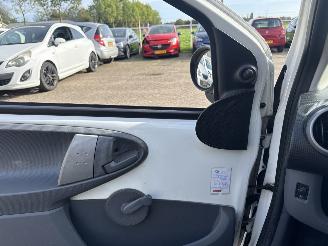 Peugeot 107 1.0-12V XR AIRCO picture 26